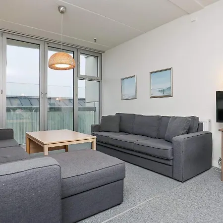 Apartment V *